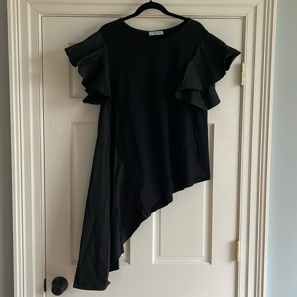 NWOT Closette Chic asymmetrical top with flutter sleeves black.